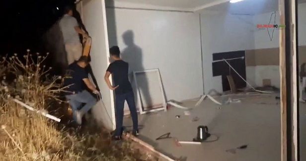IOA forces Jerusalemite and his son to raze their own homes