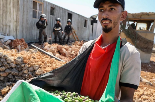 Words of solidarity with the Palestinians and acts of alliance with Israel