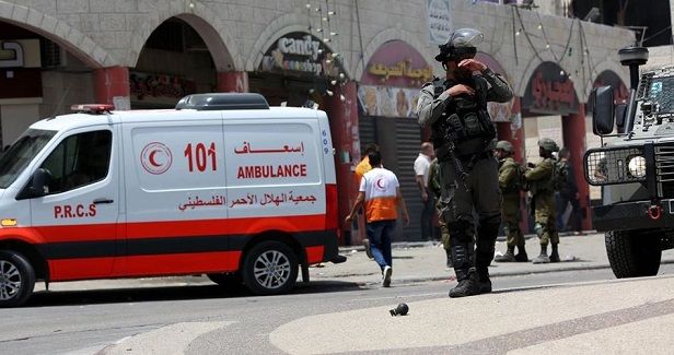 Scores of Palestinians injured during IOF raids in West Bank