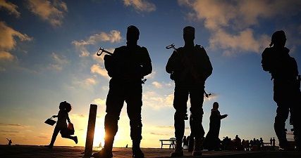 Anonymous source: Hamas declares state of alert, evacuates camps
