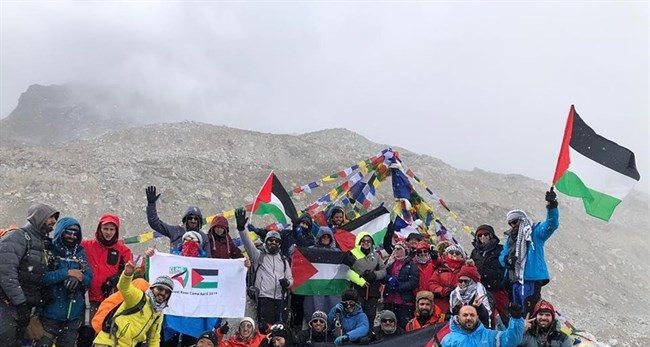 27 Palestinian men, women raise flag at base of Mt. Everest