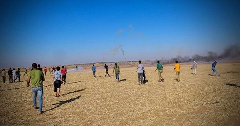 Clashes between young men protesting siege and soldiers in Khan Younis