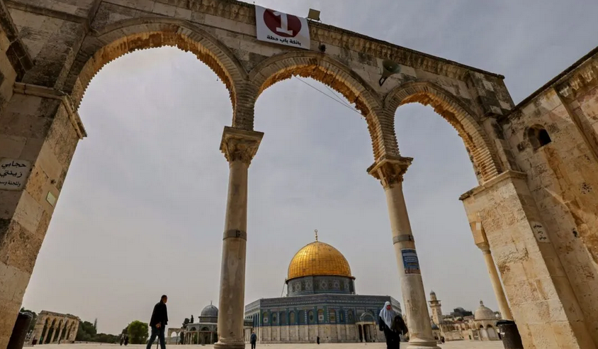 Al-Aqsa: Arab Israeli leaders visit beleaguered mosque in occupied Jerusalem