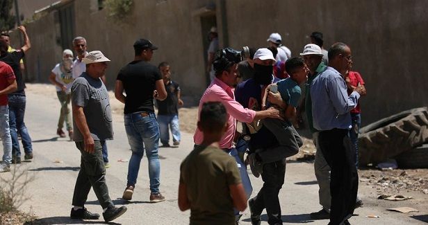 IOF injures three activists in Kafr Qaddoum protests
