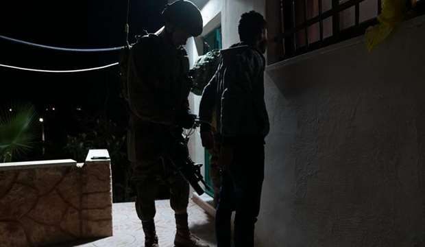 Five Palestinians kidnaped by IOF in W. Bank and J�lem