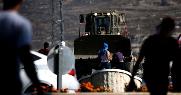 IOF injures Palestinian in the eye in West Bank protests