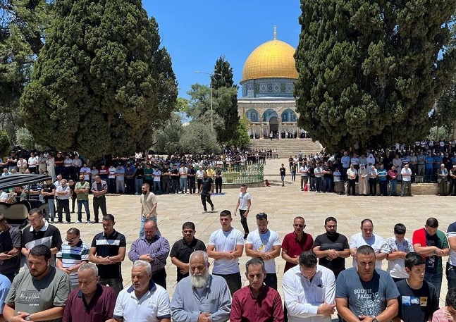 Israeli police arrest Palestinian young man in Aqsa Mosque