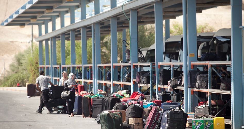 Israel bans 21 West Bankers from traveling at Allenby crossing