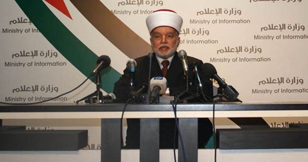 Mufti condemns forced expulsion of Muslim worshippers from Al-Aqsa