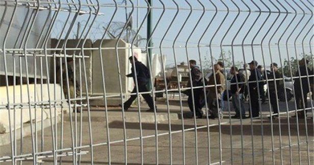 Israeli army blocks Palestinians� free movement in Azzun for 2nd day