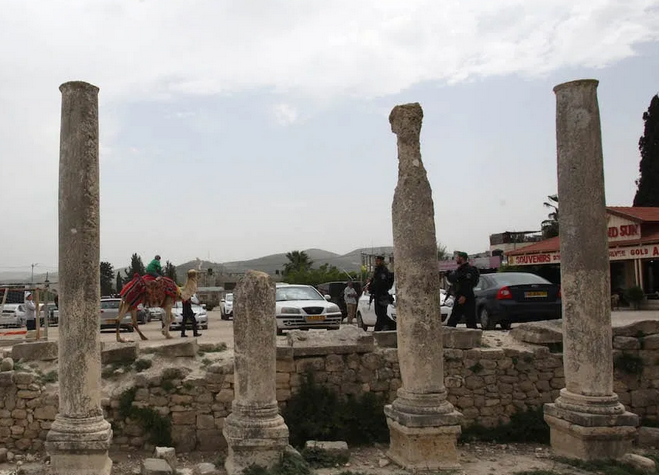 Israel steals artefacts from Palestinian site in Nablus