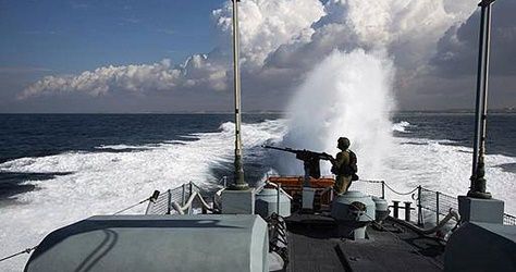 Israeli navy attacks Gaza fishermen with machinegun