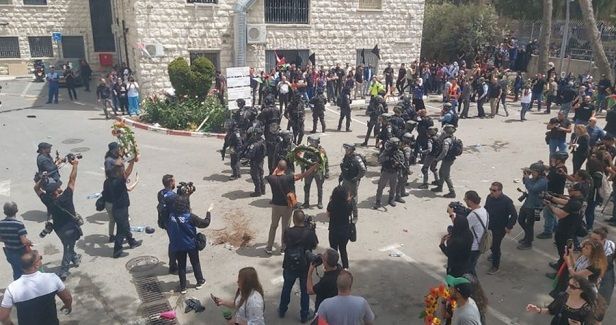 Israeli police attack Shireen Abu Akleh's funeral