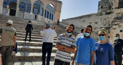 Dozens of Israeli settlers break into Aqsa Mosque