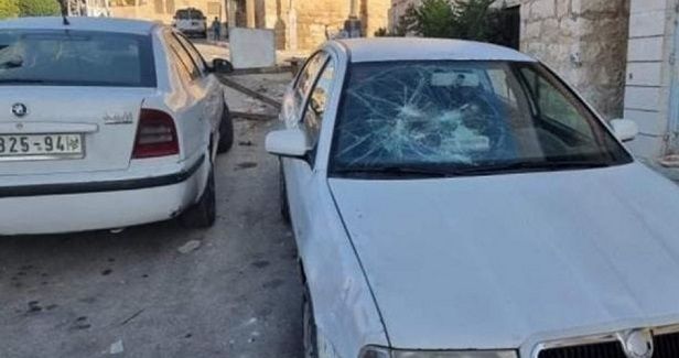 Jewish settlers damage several Palestinian cars in al-Khalil