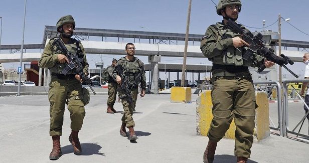 IOF kidnaps elderly woman at Qalandia checkpoint