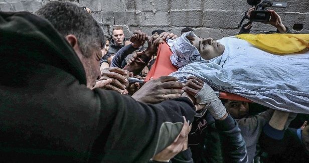 Gazan young man shot at night protest dies of injury