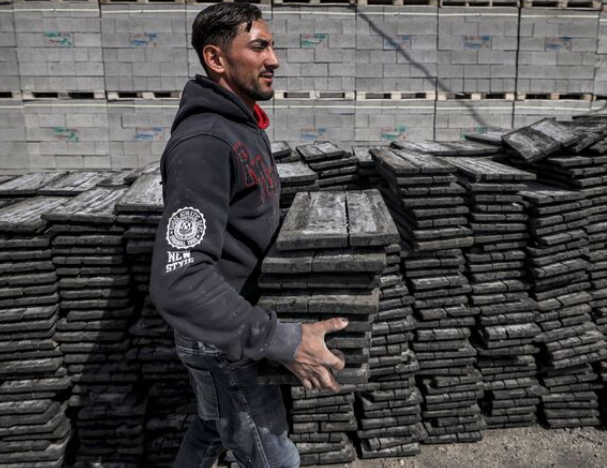 Israel allows construction materials into Gaza without prisoner exchange