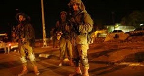 Israeli army sets up roadblock near Dura town