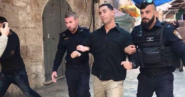 Israeli police ban two Aqsa guards from entering Mosque