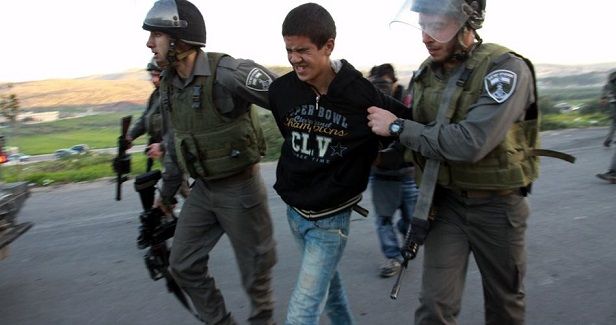 Israeli forces kidnap two Palestinians in West Bank