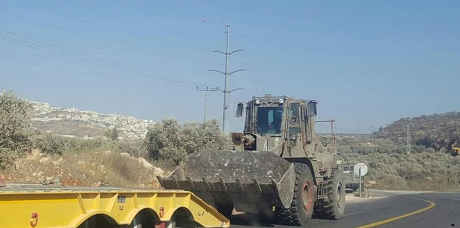 Israeli army blocks movement via Beit Einoun access road for 3rd day