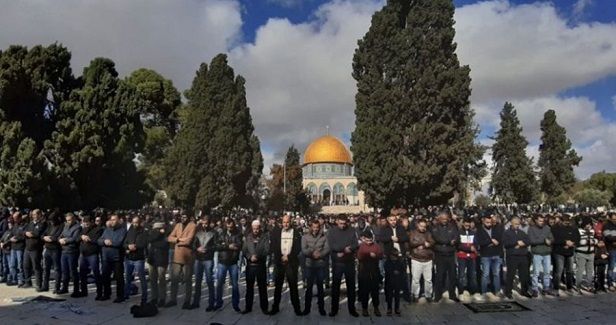 Israeli police kidnap Palestinian, banish five others from Aqsa Mosque