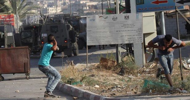 IOF attacks Qalqilya villages, closes road