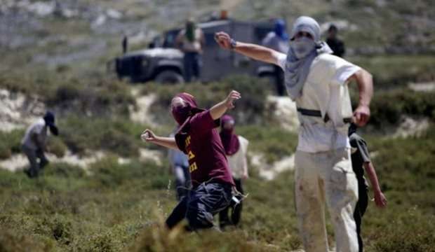 Settlers assault shepherds, raze agricultural fences in W. Bank