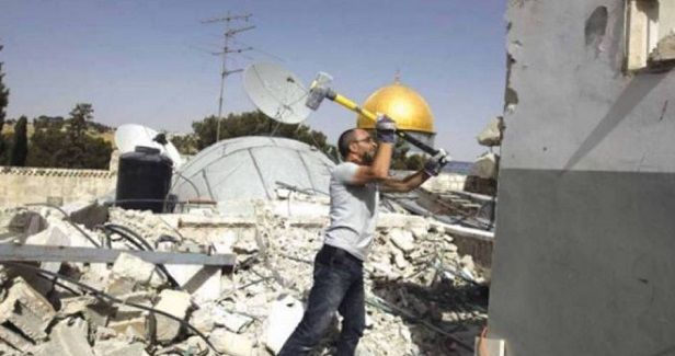 Israel forces Jerusalemite family to raze its own home
