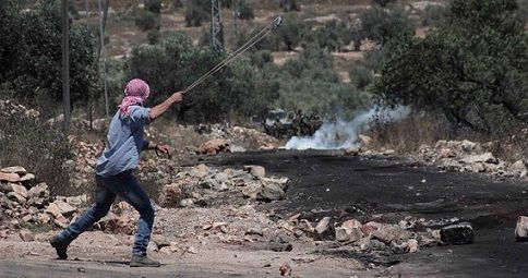 Israeli army aggressively disbands Palestinian anti-settlement march