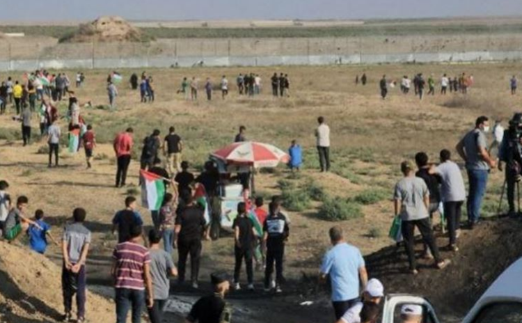 IOF injures 3 Palestinians on Gaza border