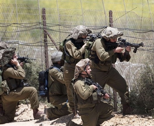 Israeli forces open heavy fire at Gazan fishermen, farmers