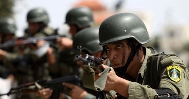 Palestinian arrested by PA forces, others kept in custody