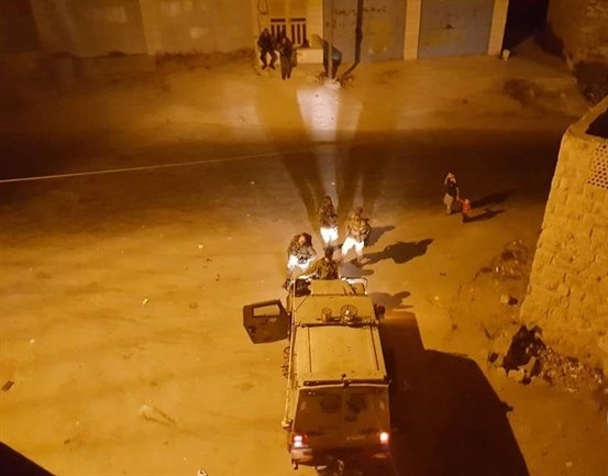 Israeli settlers chase Palestinian child, throw rocks at family's home in Hebron