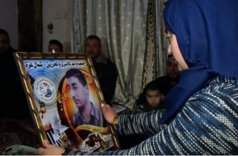 A Palestinian girl engaged to a prisoner will release after 7 years