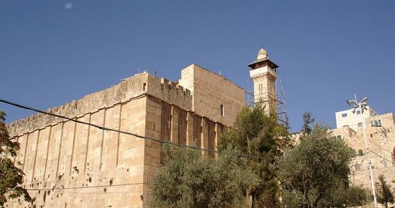 IOA prevents Adhan in Ibrahimi Mosque for 44 times