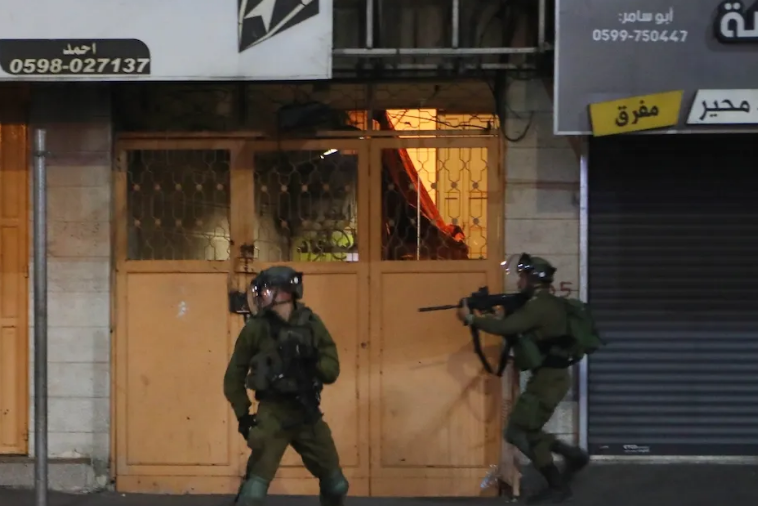 Israel extends West Bank security closures