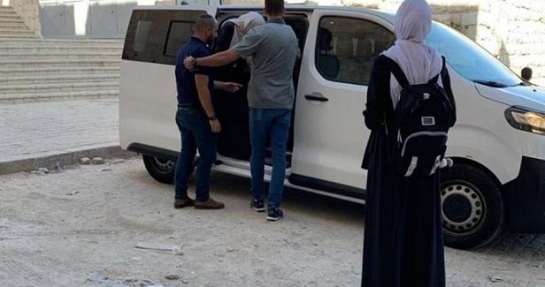 Israeli forces storm Isawiya, arrest Palestinian citizen