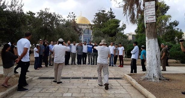 Israeli fanatics break into 3rd holiest site in Islam, guard arrested