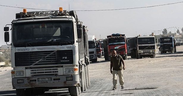 Sharp drop in number of trucks transporting goods to Gaza
