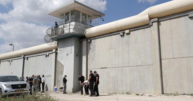 IPS imposes new sanctions on Palestinian prisoners