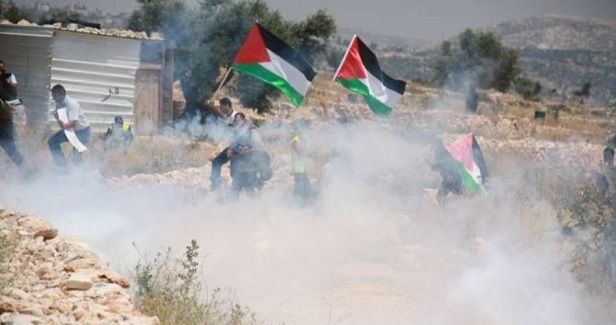 IOF quells weekly march in Kafr Qaddum