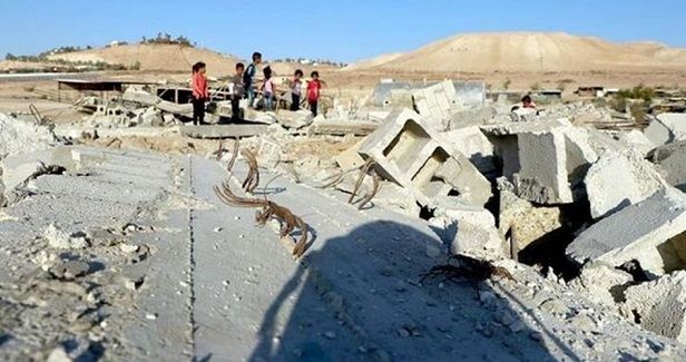 Israeli army razes Palestinian house near Aqabat Jabr camp
