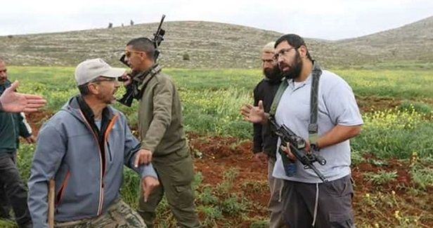 Settlers force olive farmers to leave groves at gunpoint
