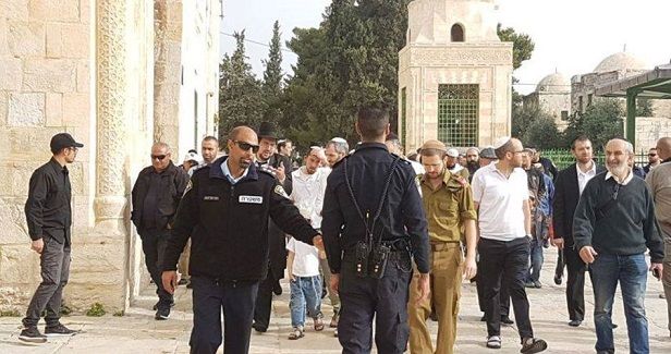 Israeli settlers break into 3rd holiest site in Islam