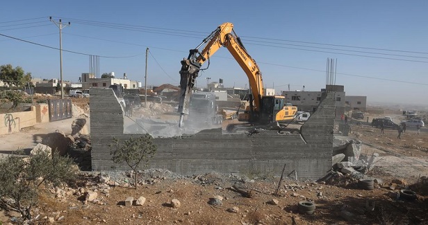 IOF to demolish three houses south of al-Khalil