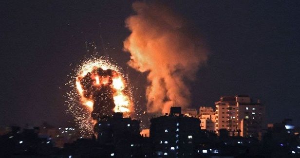 Israeli army bombs resistance sites in Gaza