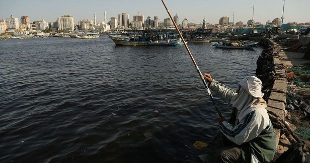 Israeli army restricts fishing anew in Gaza waters