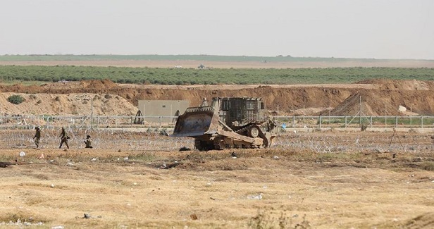 Israeli army bulldozes border area in Gaza, attacks resistance post